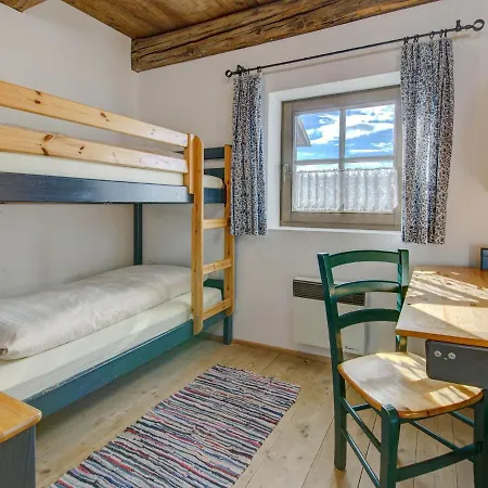 On Zettersfeld With Dolomite Views アパート Obernussdorf