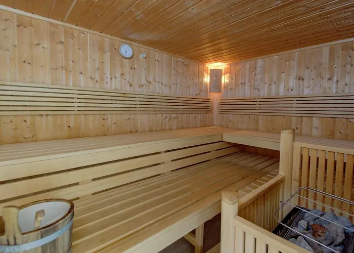 On Zettersfeld With Dolomite Views דירה