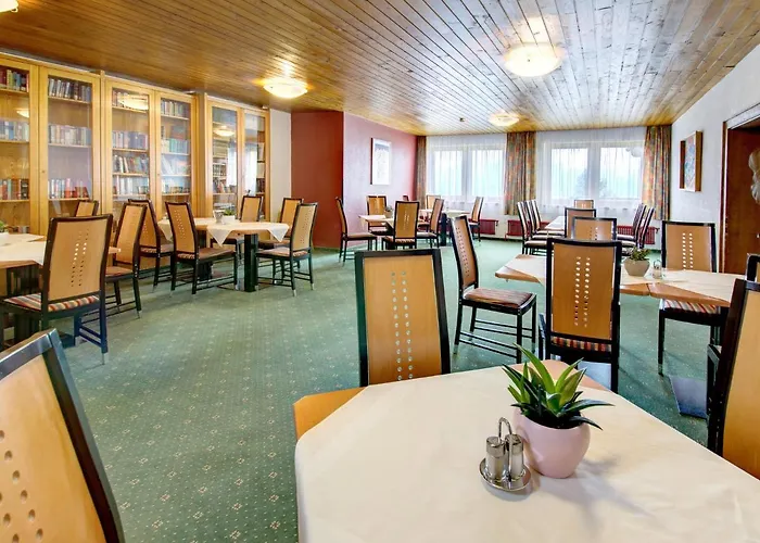 On Zettersfeld With Dolomite Views דירה