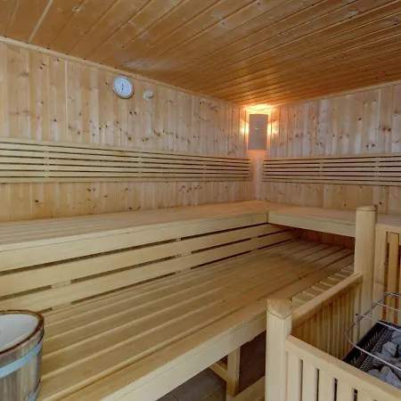 On Zettersfeld With Dolomite Views Lejlighed