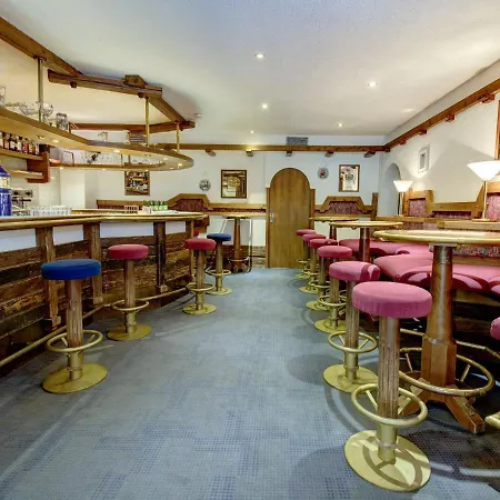 On Zettersfeld With Dolomite Views * Obernussdorf